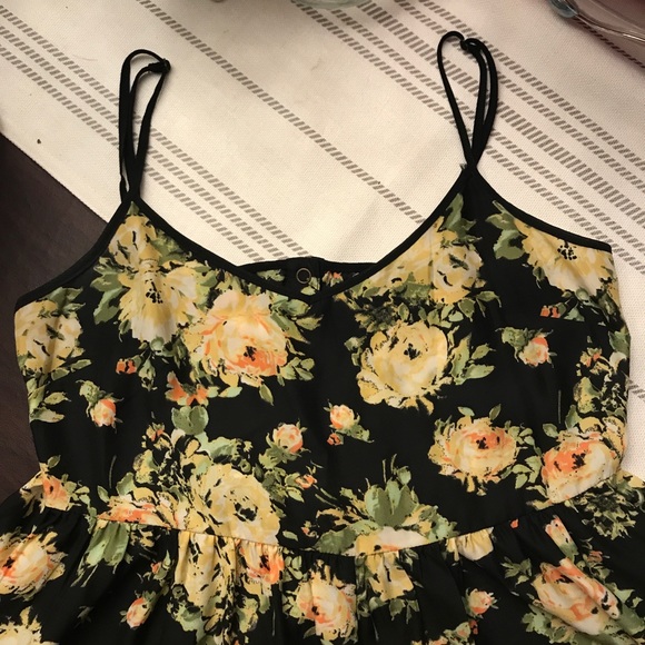 Kimchi Blue floral romper - Picture 2 of 3